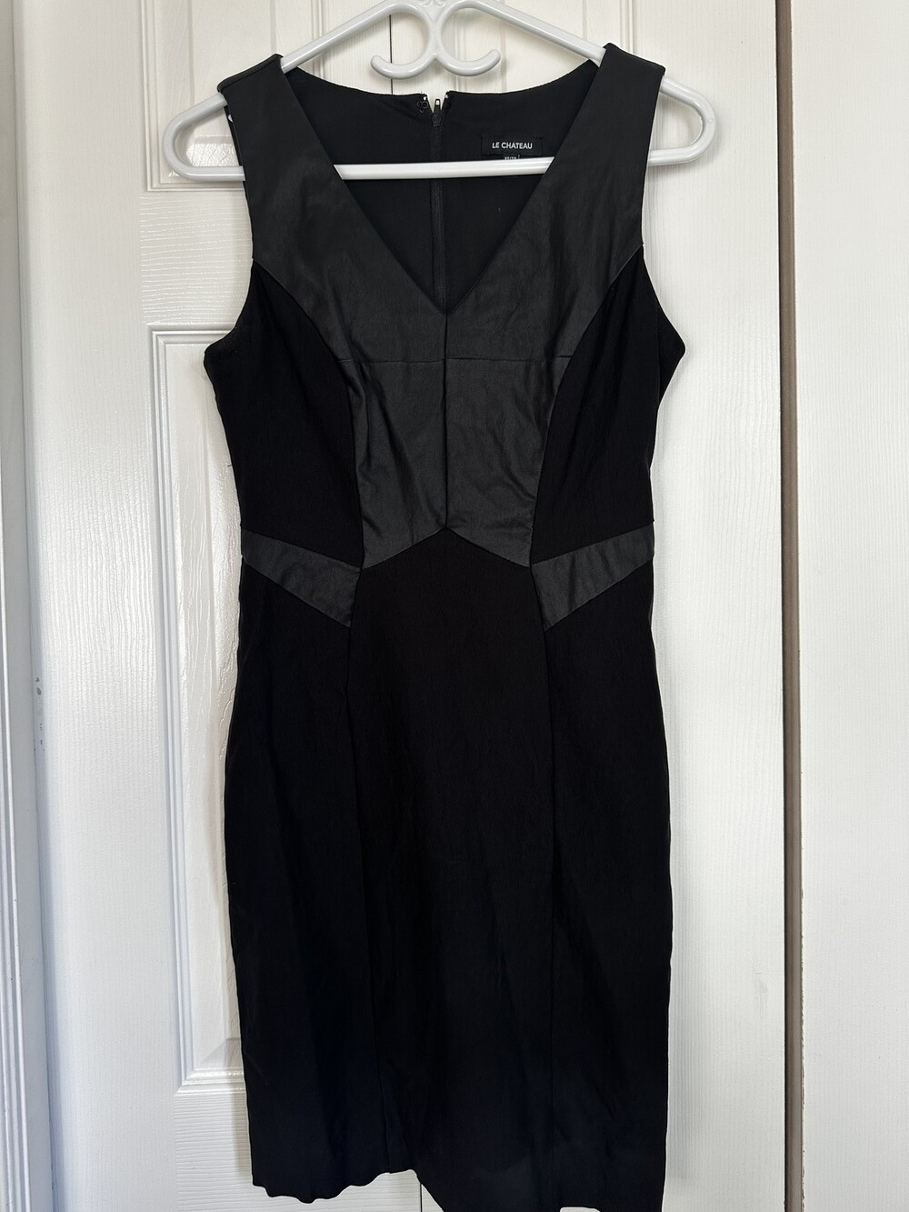 Le Chateau Black Sleeveless Panel Sheath Dress #56